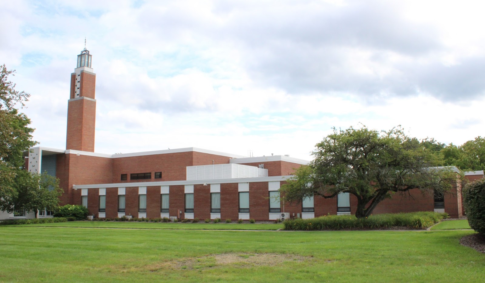 The Church of Jesus Christ of Latter-day Saints in Bloomfield Hills